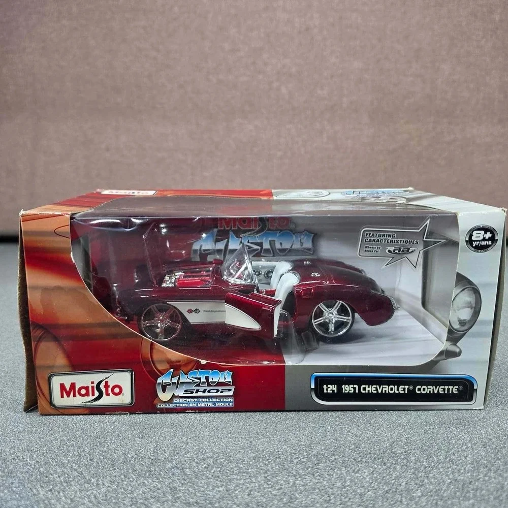 Maisto 1957 Chevrolet Corvette 1:24 Burgundy NIB Custom Shop Diecast Model Car